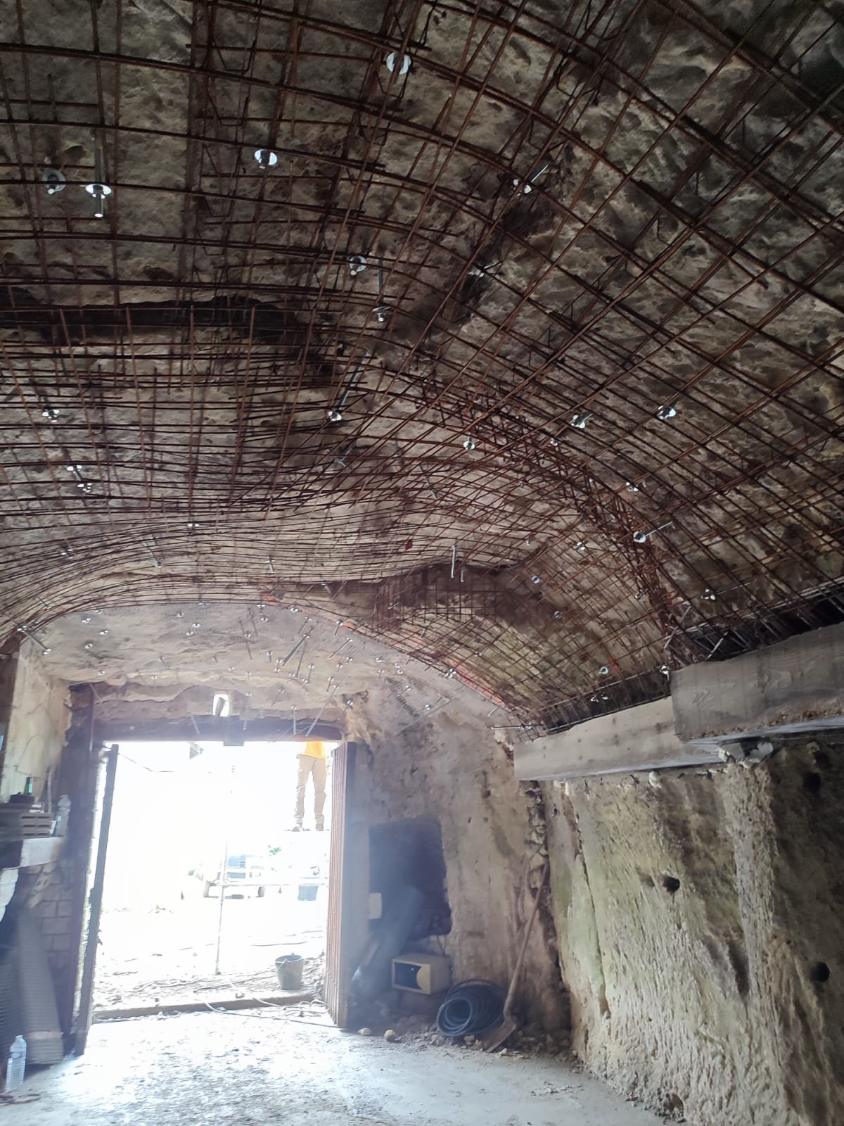 Confortement cave troglo - ancrages + grillage
