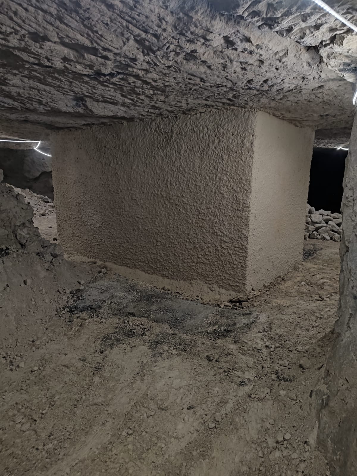 Confortement de cave par création de pilier en blocs à bancher